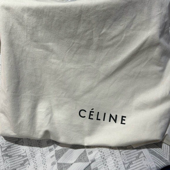 Celine bag great condition only a mark on bottom of the bag that’why low price - Picture 2 of 8